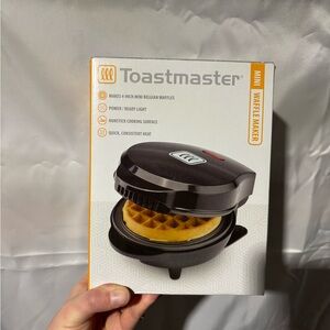 BRAND NEW Toastmaster Mini Waffle Maker